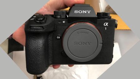 Máy ảnh full frame hàng đầu Sony Alpha 1 Mark II và lens zoom mới lộ ảnh thực tế trước ngày ra mắt