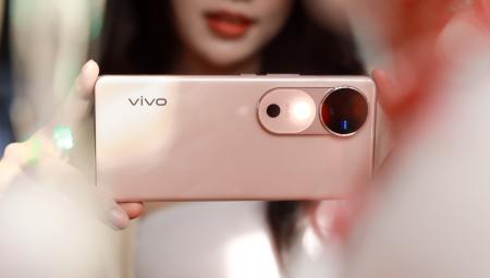 Đánh giá vivo V40 5G: ngoại hình cuốn hút, nâng cấp khả năng chụp chân dung với ống kính ZEISS